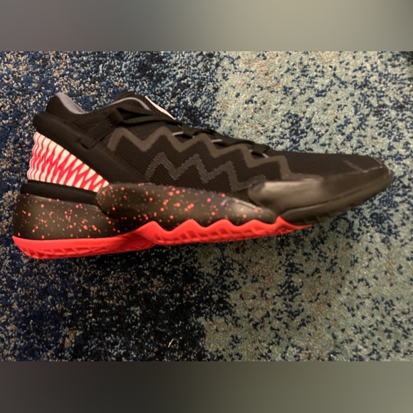 Adidas x Marvel Limited Edition Sneakers (Venom) - Picture 2 of 5